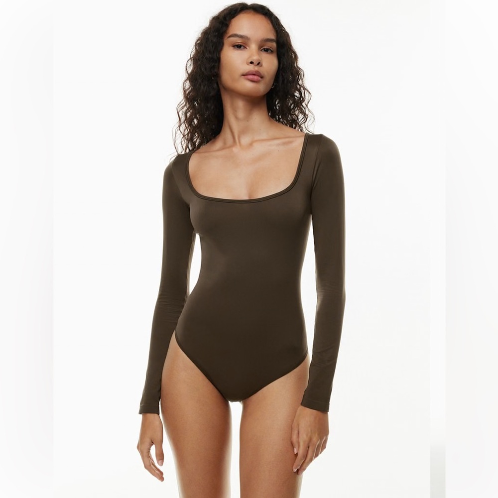 🆕 Aritzia | Sunday Best Seamless Longsleeve
Bodysuit